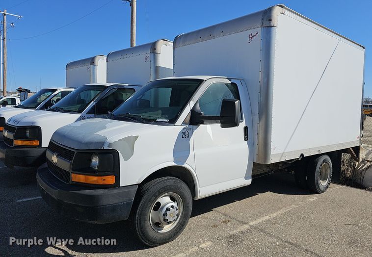2011 Chevrolet Express G3500 box truck - EK5625