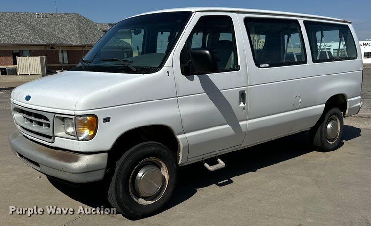 1997 Ford Club Wagon  van - NU9538