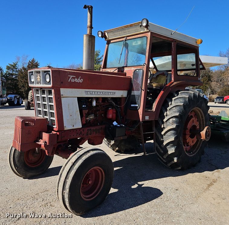 1975 International Harvester  Farmall 1066 tractor - EI3531