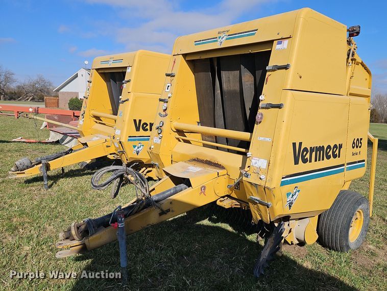 Vermeer 605K round baler - EI3607