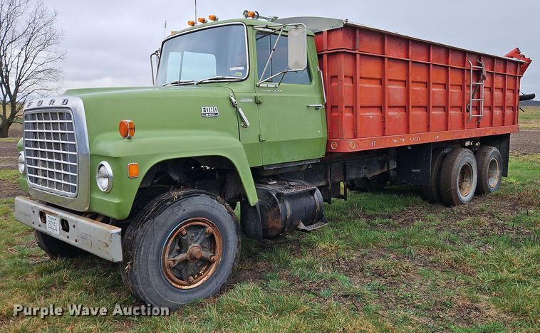 1974 Ford T880 Custom Cab grain truck - EI3625