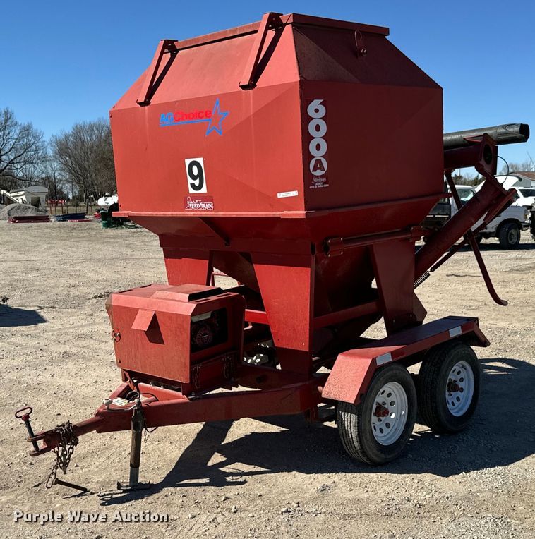 Feed Train 600A grain cart - OJ9652