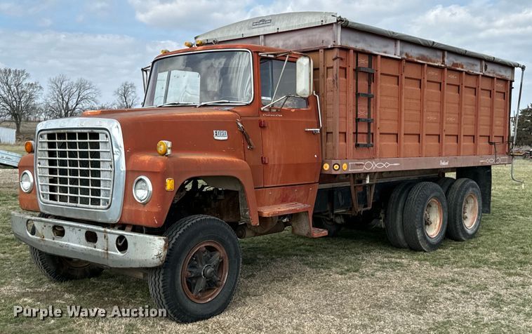 1975 Ford 880 grain truck - OJ9682