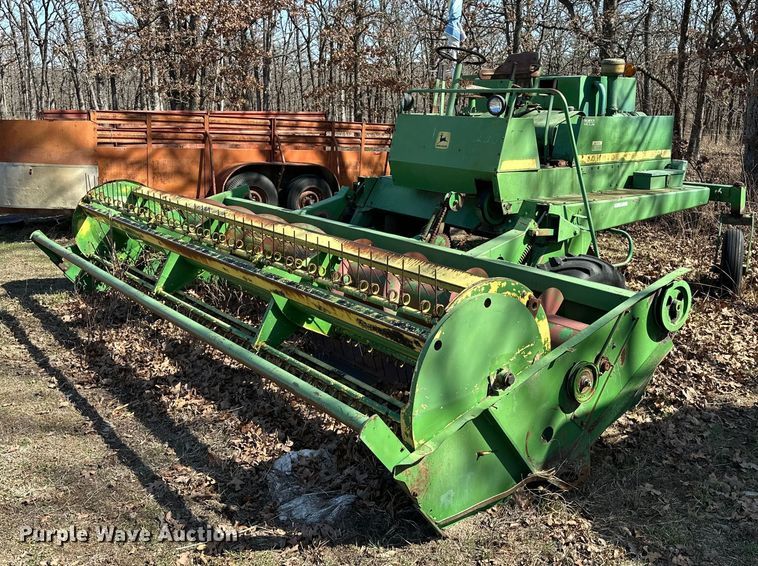 John Deere 830 windrower - OM9901