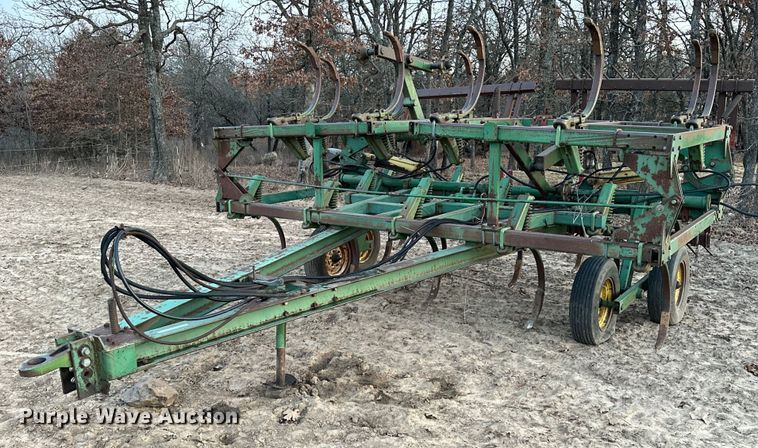 John Deere  1610 chisel - OM9904