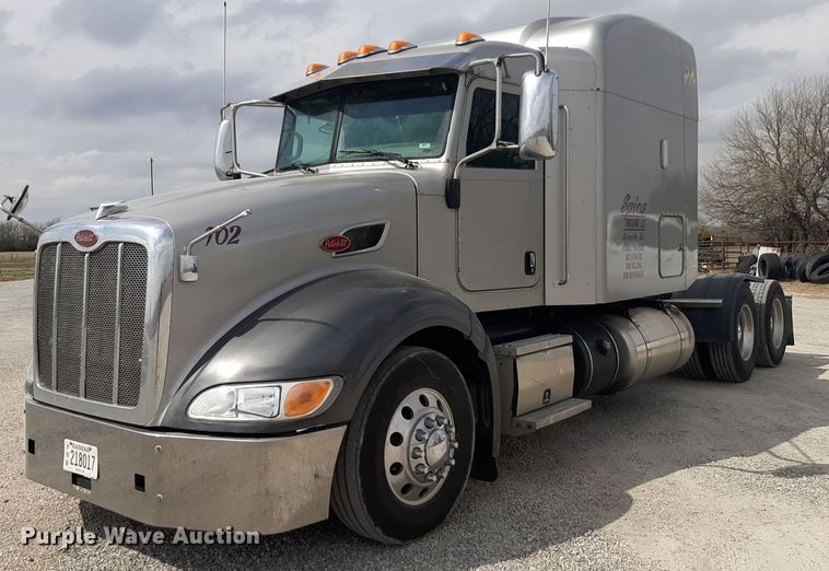 2013 Peterbilt 386 semi truck - DP2716
