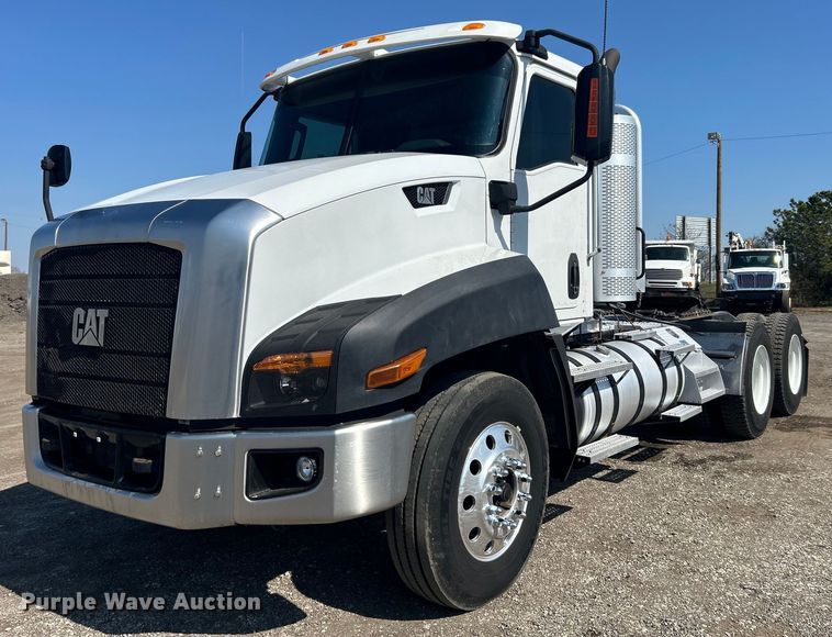 2016 Caterpillar CT660S semi truck - EG1272