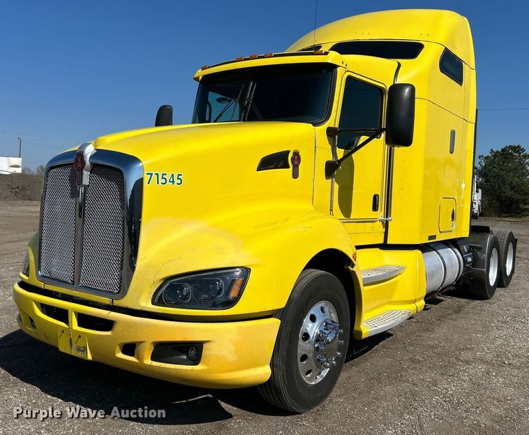 2009 Kenworth  T660 semi truck - EG1273