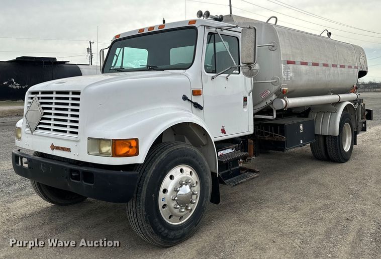 1990 International  4900 fuel truck - EJ0216
