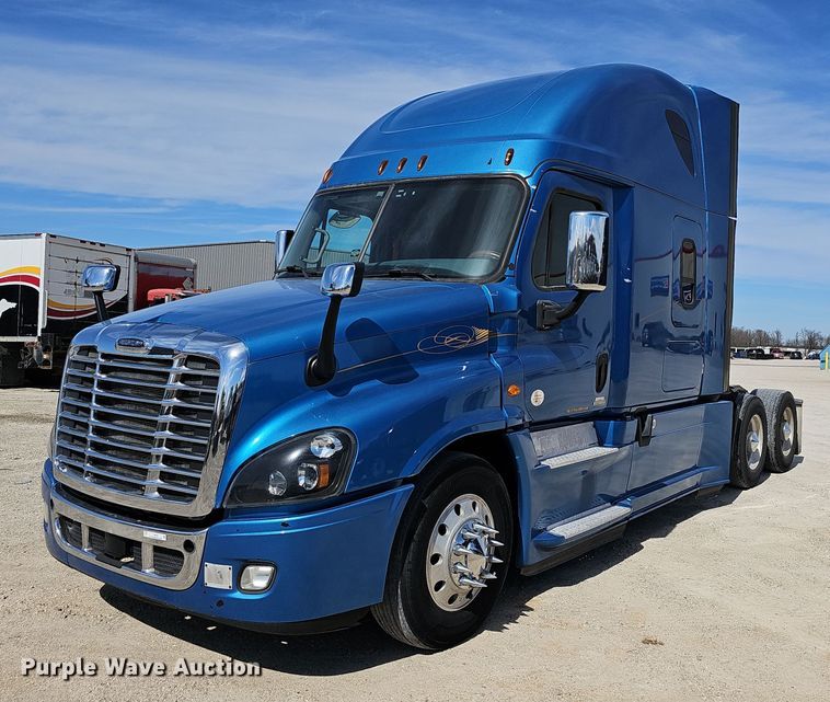 2017 Freightliner Cascadia Evolution semi truck - EJ6029