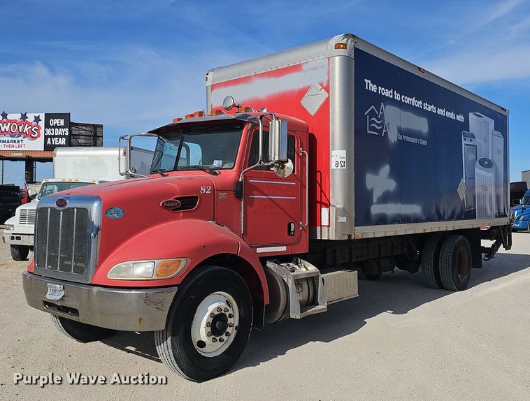 2009 Peterbilt  335 box truck - EJ6045
