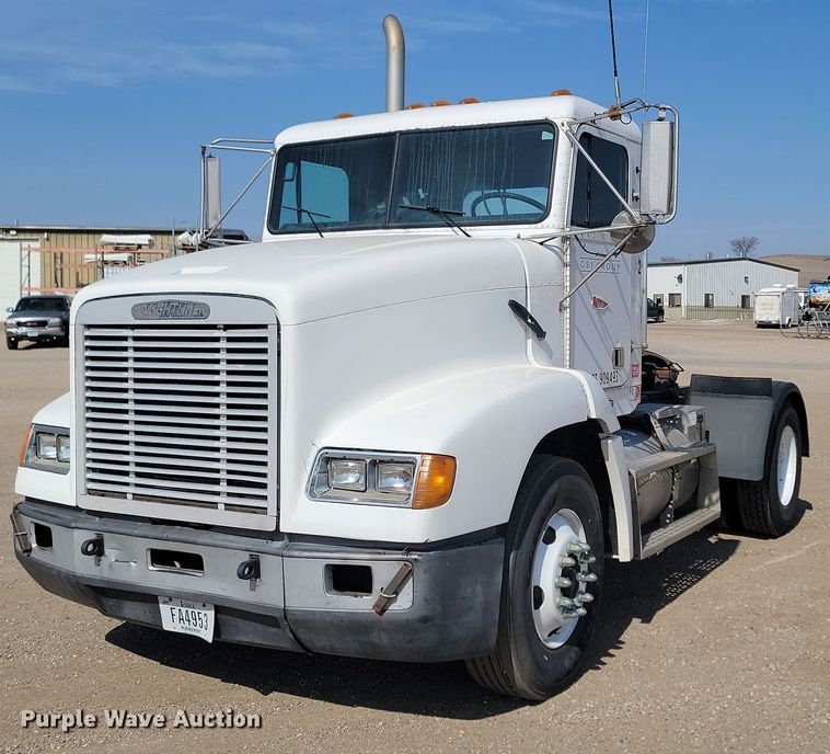 1998 Freightliner  FLD112 semi truck - LA9754