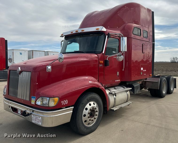 2007 International  9400i semi truck - NF9430