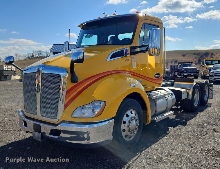 2020 Kenworth  T680 semi truck - OK9804