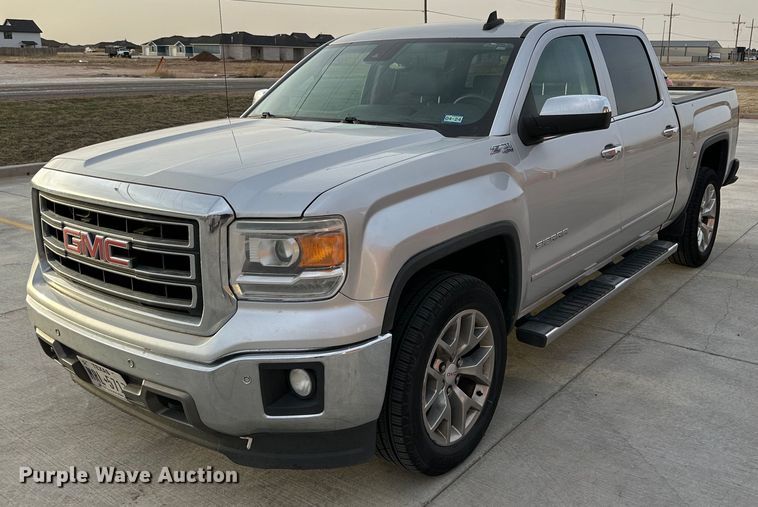 2015 GMC Sierra 1500 Crew Cab pickup truck - DG4276