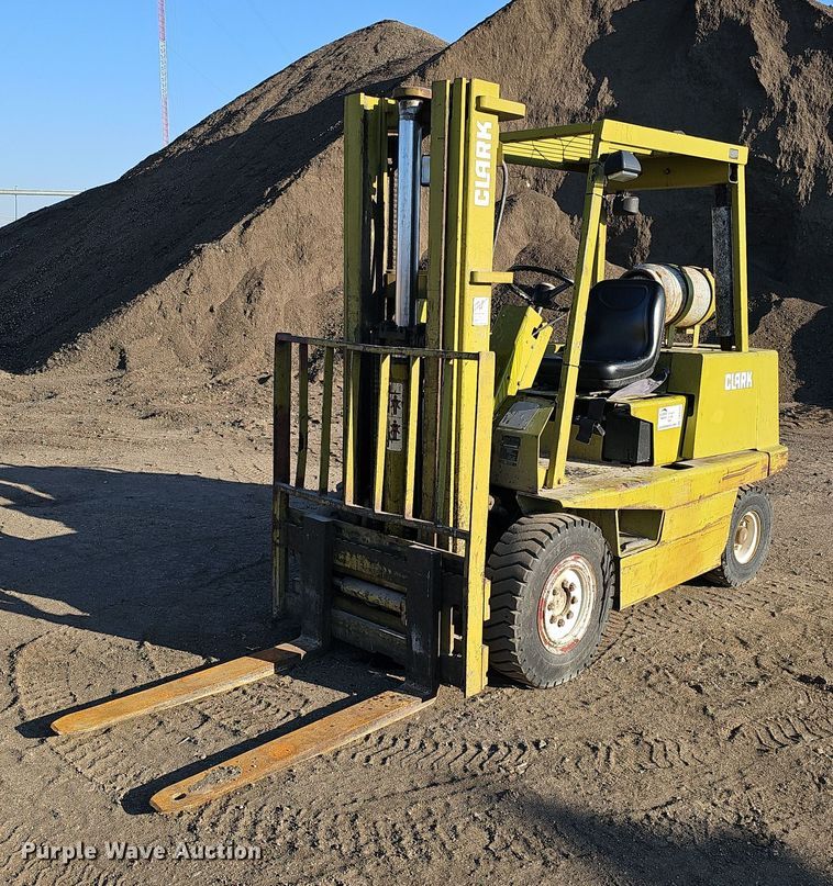 Clark C300-Y50 forklift - DK0682