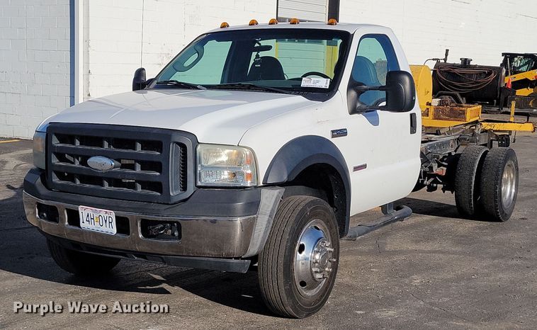 2006 Ford F450 Super Duty XL truck cab and chassis - DK4185