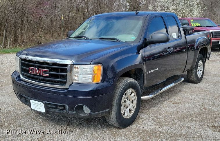 2007 GMC Sierra 1500 Ext. Cab pickup truck - DK4219