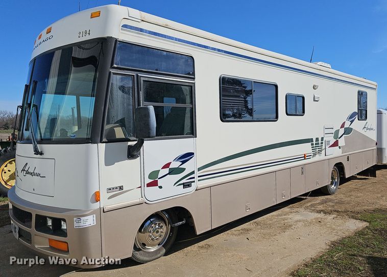 1998 Winnebago Adventurer RV - DM1560