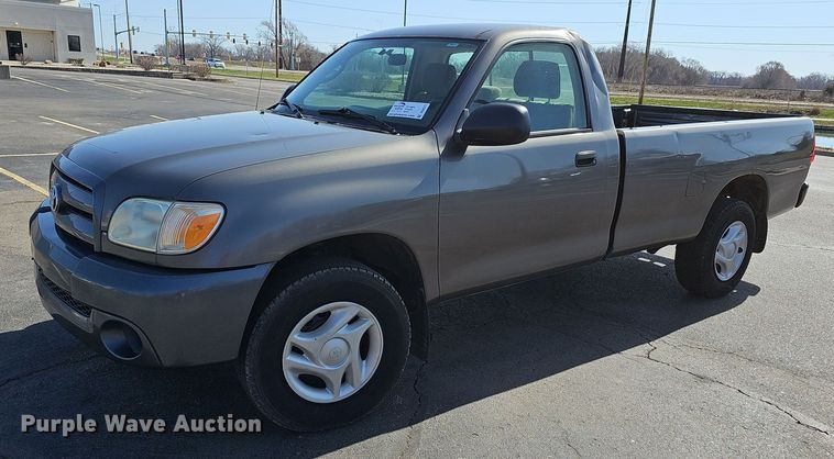 2005 Toyota  Tundra pickup truck - DQ4372