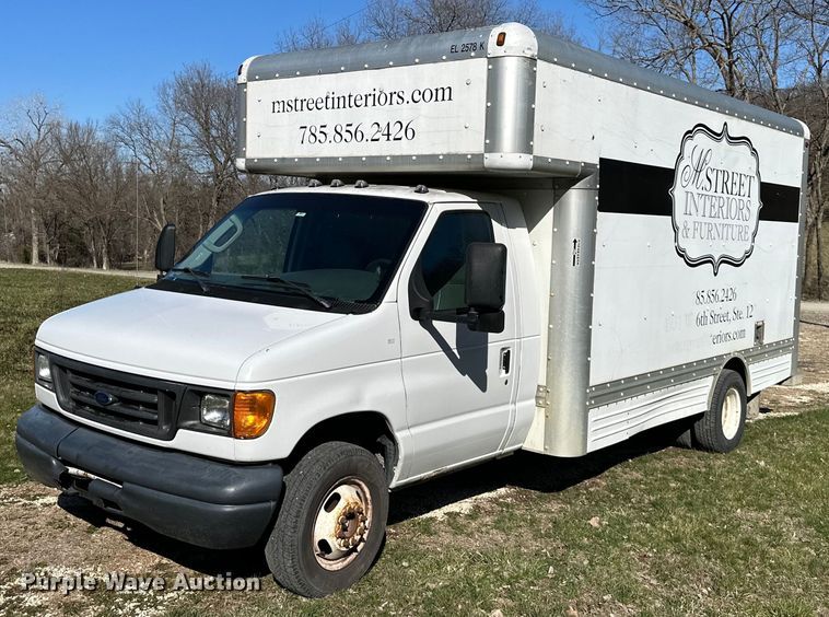 2006 Ford E450 box truck - DQ6416