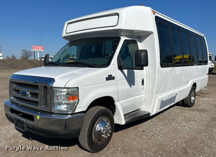 2008 Ford E450 shuttle bus - EG1277