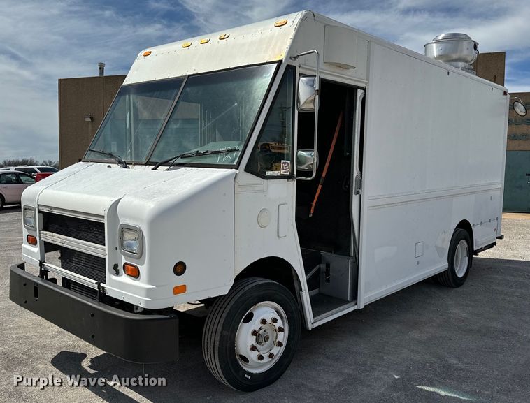 2000 Freightliner MT45 Food truck - EJ0320