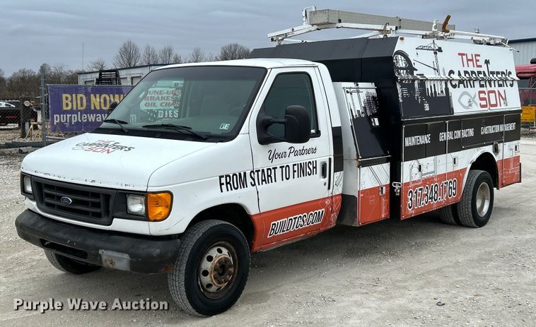 2003 Ford  E450 Super Duty utility van - EK4183