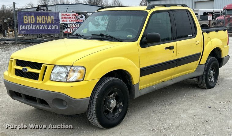 2002 Ford Explorer Sport Trac Crew Cab pickup truck - EK4184