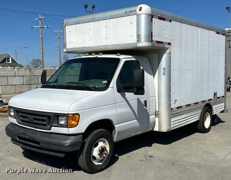 2006 Ford E450 box truck - EK4279