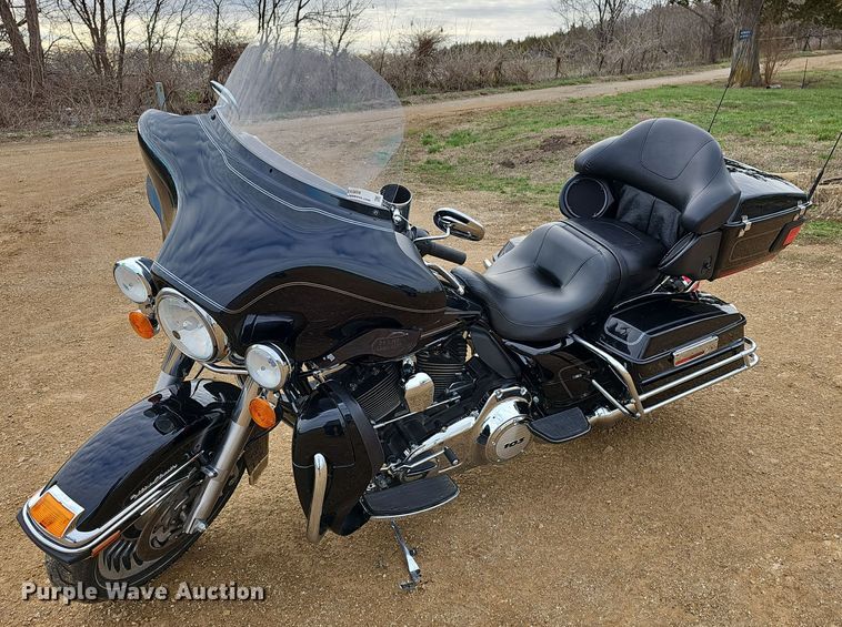 2012 Harley Davidson  FLHTCU Ultra Classic EL Glide motorcycle - EK5659