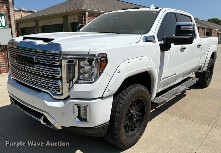 2021 GMC Sierra 2500HD Denali  Crew Cab pickup truck - HY9025