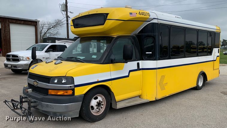 2017 Chevrolet  Express G4500 shuttle bus - KX9936