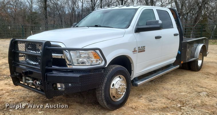 2017 Dodge Ram 3500HD Crew Cab flatbed pickup truck - MJ9001