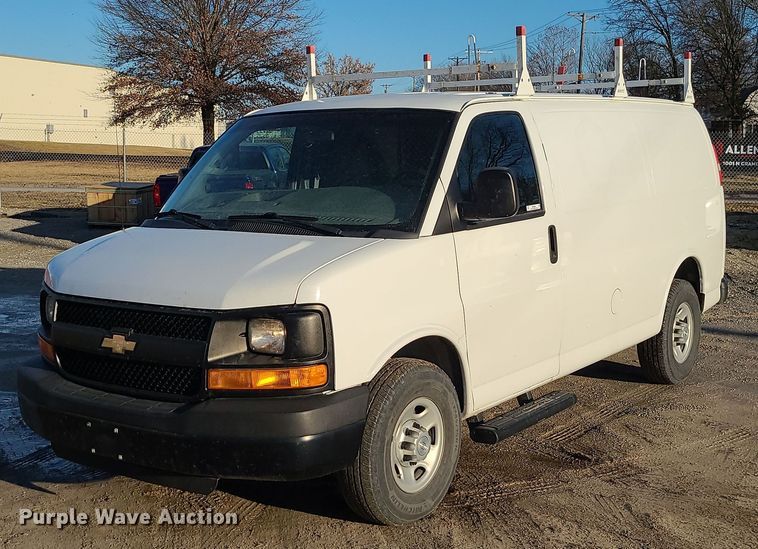 2016 Chevrolet Express 2500 van - MQ9592