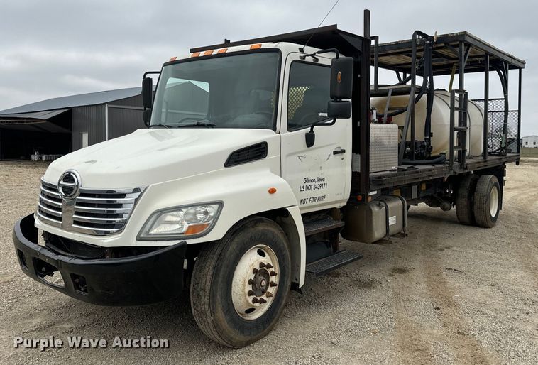 2009 Hino  338 flatbed truck - NF9481