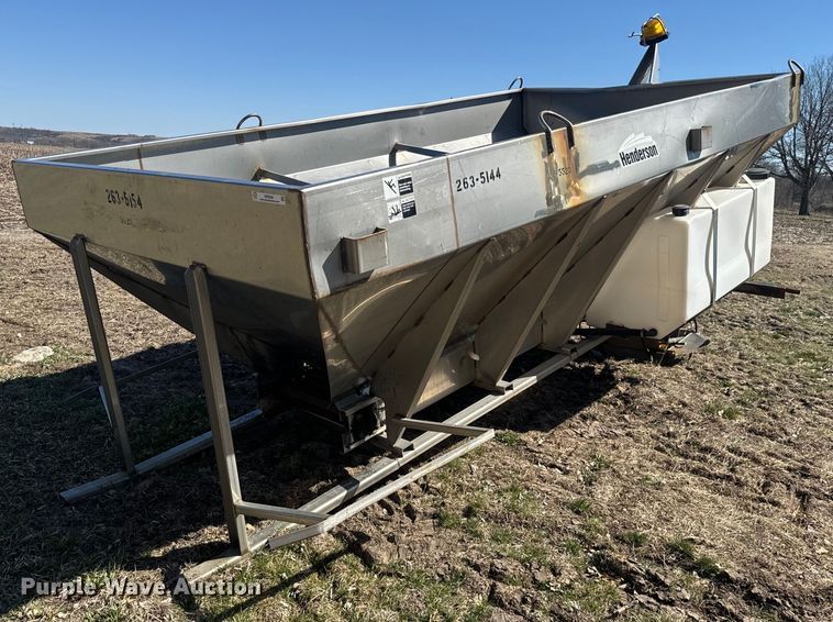 Henderson salt spreader - NF9506