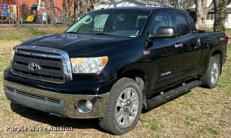 2013 Toyota Tundra  Double Cab pickup truck - NF9508