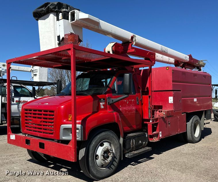 2003 Chevrolet C7500 forestry bucket truck - NJ9413