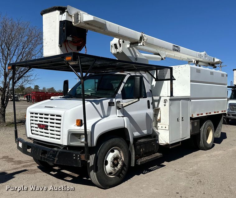 2005 GMC C7500 forestry bucket truck - NJ9416