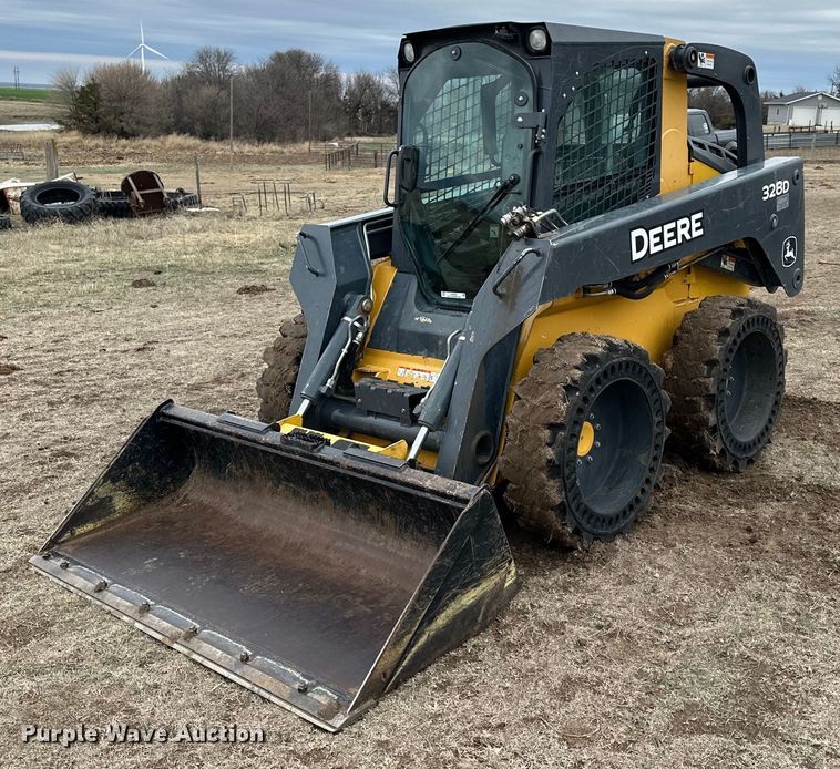 2011 John Deere 328D skid steer loader - NJ9488