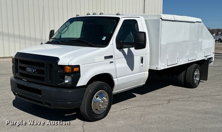 2011 Ford E450 Super Duty XL utility van - OJ9592