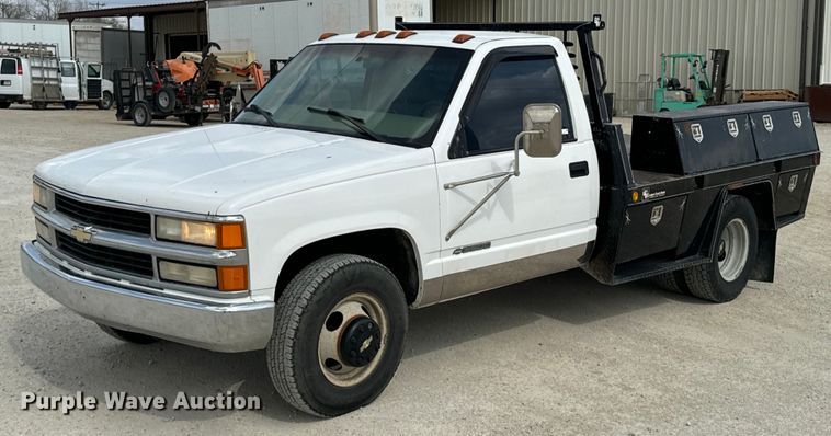 2000 Chevrolet C3500 utility bed pickup truck - OJ9685