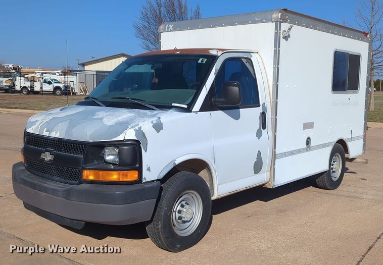 2005 Chevrolet Express G3500 box van - OL9251