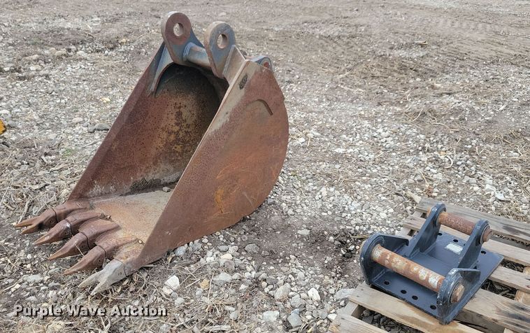 Case backhoe bucket - DG0434