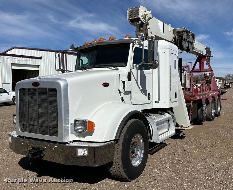2014 Peterbilt 365 crane truck - DG4277