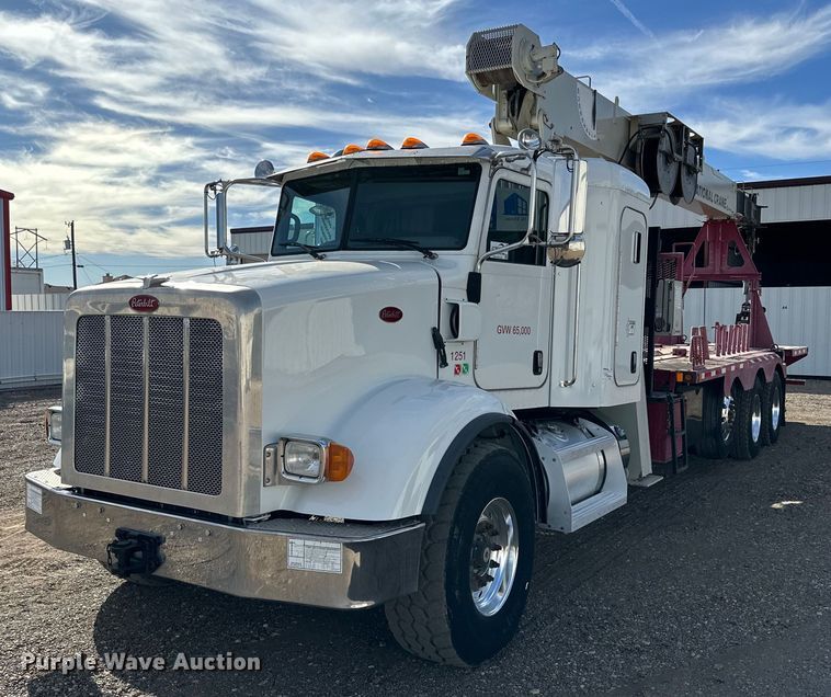 2015 Peterbilt  365 crane truck - DG4278