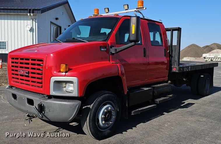2003 GMC C6500 flatbed truck - DK0695