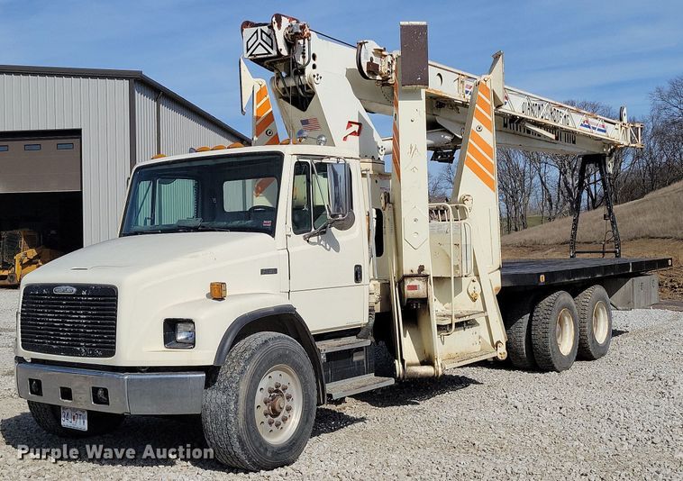 1998 Freightliner FL80 crane truck - DK4201