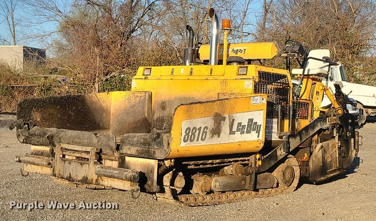 2004 LeeBoy L8816T paver - DK4224